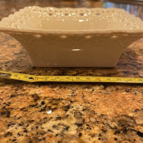 Skye McGhie Cream Lace square-ish bowl scalloped edges - Picture 2 of 6
